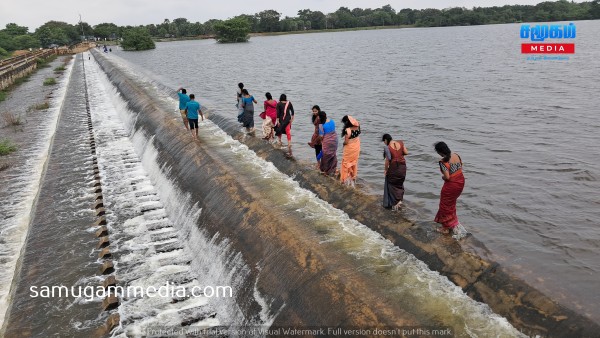 வவுனிக்குளம் குளத்தின் நீர்மட்டம் இரண்டு வருடங்களின் பின்னர் அதிகரிப்பு..!  பொங்கல் பொங்கி படைத்த விவசாயிகள்! samugammedia 